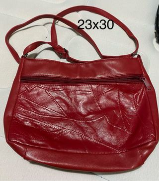 Bolso rojo de piel