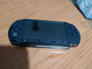 PSP street Negra con funda de psp 2000