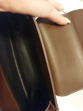 Bolso de piel marrón