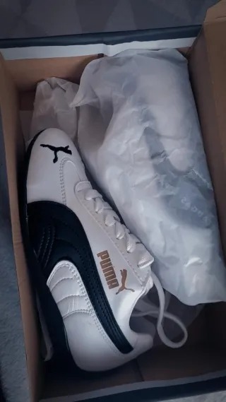 Zapatillas Puma Blancas y Negras
