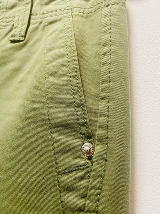 Pantalón cargo verde Bershka