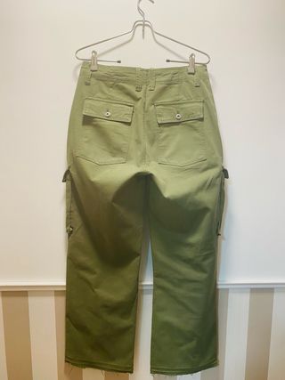 Pantalón cargo verde Bershka