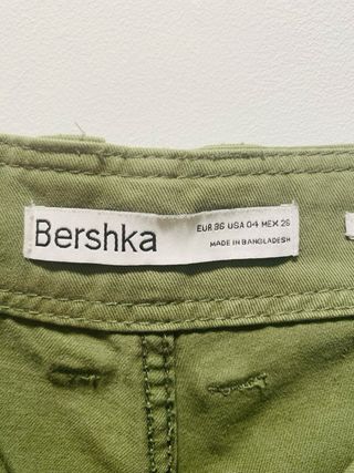 Pantalón cargo verde Bershka