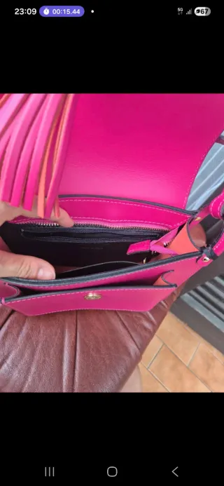 Borsa a tracolla fucsia con nappina