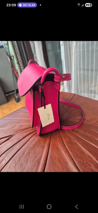 Borsa a tracolla fucsia con nappina
