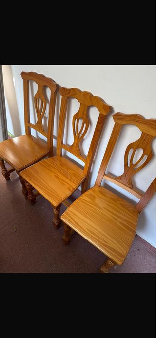 Mesa de salón con 6 sillas de madera