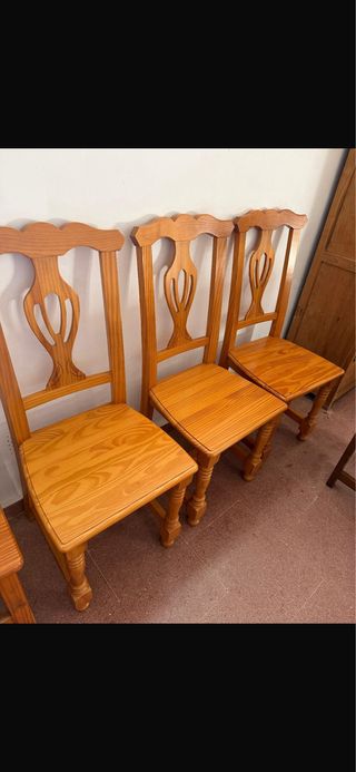 Mesa de salón con 6 sillas de madera