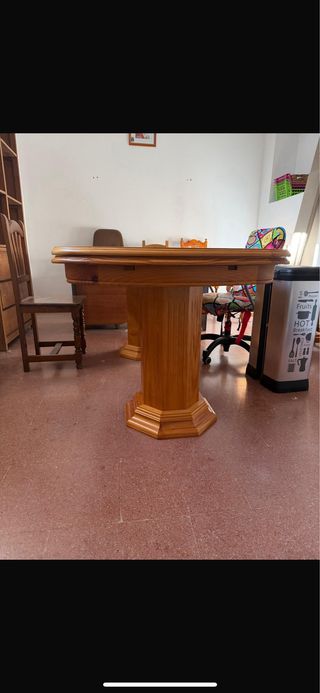 Mesa de salón con 6 sillas de madera