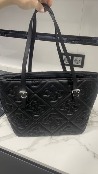 Bolso Guess Negro Acolchado