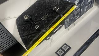 Bolso Guess Negro Acolchado