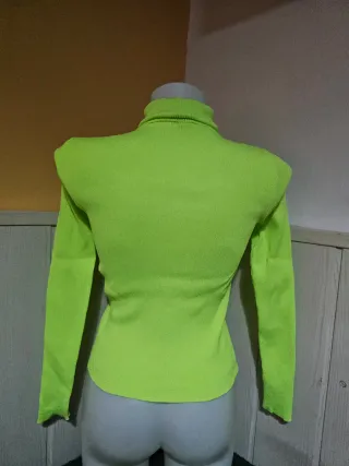 Blusa Zara cuello alto neón