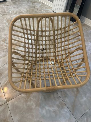 Sillón de caña con puff