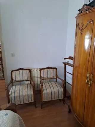 Par de Sillas Antiguas Tapizadas