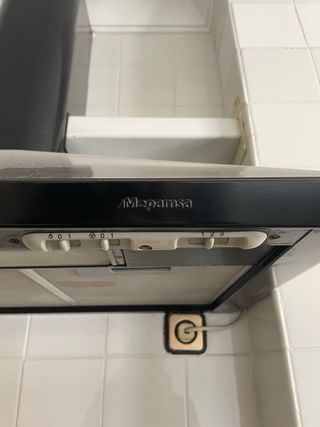 Campana extractora negra cocina