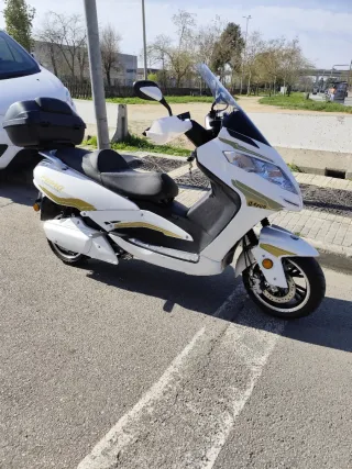 Moto eléctrica efun puma 2023