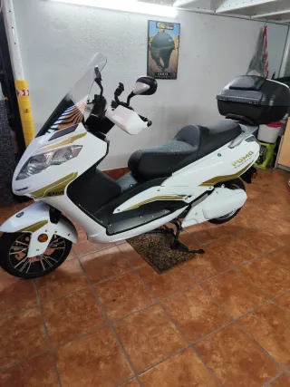 Moto eléctrica efun puma 2023