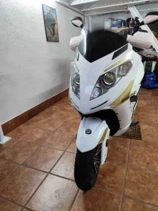 Moto eléctrica efun puma 2023