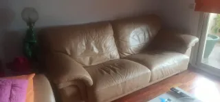 Sofás de piel beige, de 2 y 3 plazas