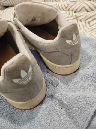 Zapatillas Adidas solo un par de usos