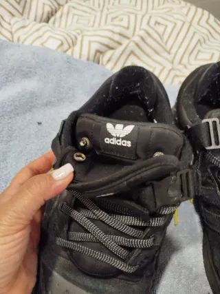 Zapatillas Adidas solo un par de usos