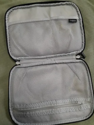 Organizador de electrónica viaje  TYCKA gris.