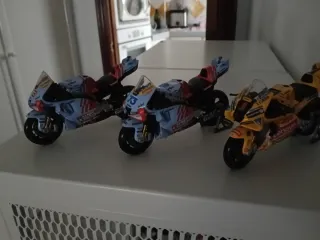 Motos a escala 1:43