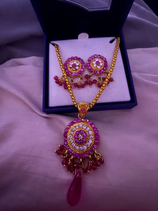 Conjunto Collar y Pendientes Estilo Árabe