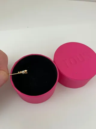 Pendiente trepador TOUS oro y perla.