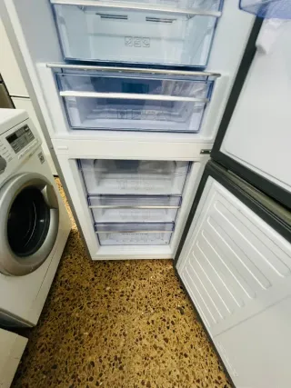 Nevera Combi Beko 2m con garantia
