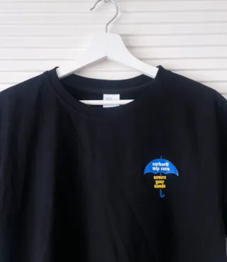 Camiseta Carhartt Negra con Logo Paraguas