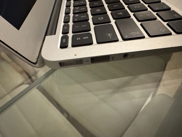 MacBook Air 2015 Plata. 11 pulgadaa