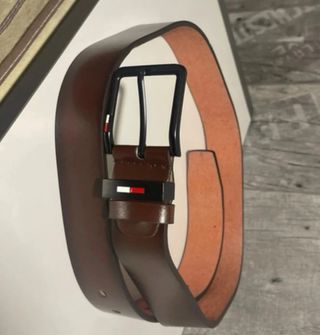 Cinturon de hombre color marron  hebilla negra