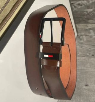 Cinturon de hombre color marron  hebilla negra