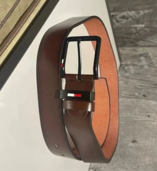 Cinturon de hombre color marron  hebilla negra