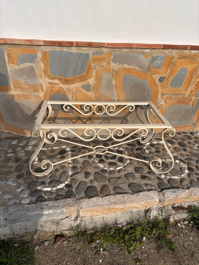 Mesa baja de hierro