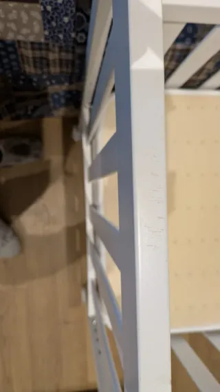 Cuna de madera blanca