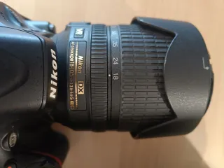 Cámara Nikon D5100 con bolso de transporte