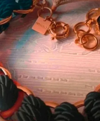 Gargantilla Pertegaz Negra y Dorada