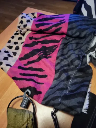 Lote 2 borse e 2 sciarpe