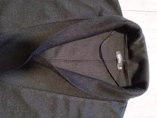 Vestido Mini Negro con Brillo – Cuello Smoking