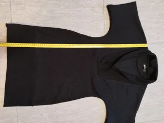 Vestido Mini Negro con Brillo – Cuello Smoking