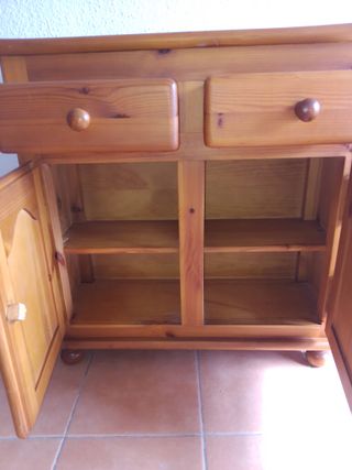 Mueble de comedor rústico de madera