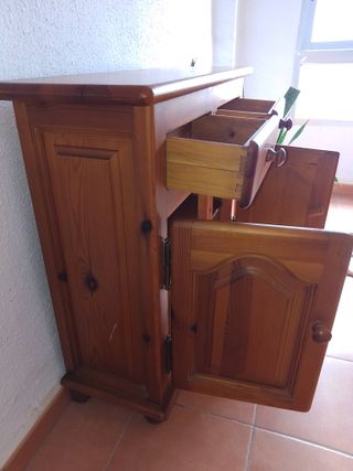 Mueble de comedor rústico de madera