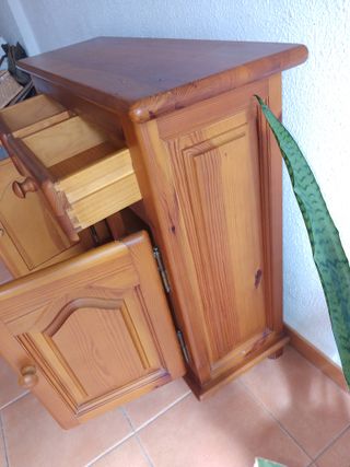 Mueble de comedor rústico de madera