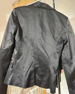 Americana de raso negra