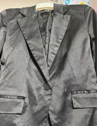 Americana de raso negra