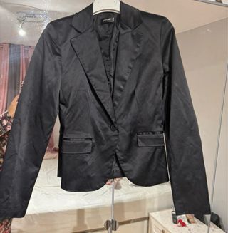 Americana de raso negra