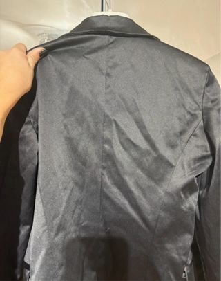 Americana de raso negra