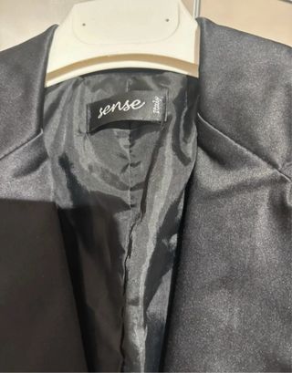 Americana de raso negra