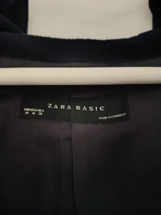 Abrigo Zara azul con capucha
